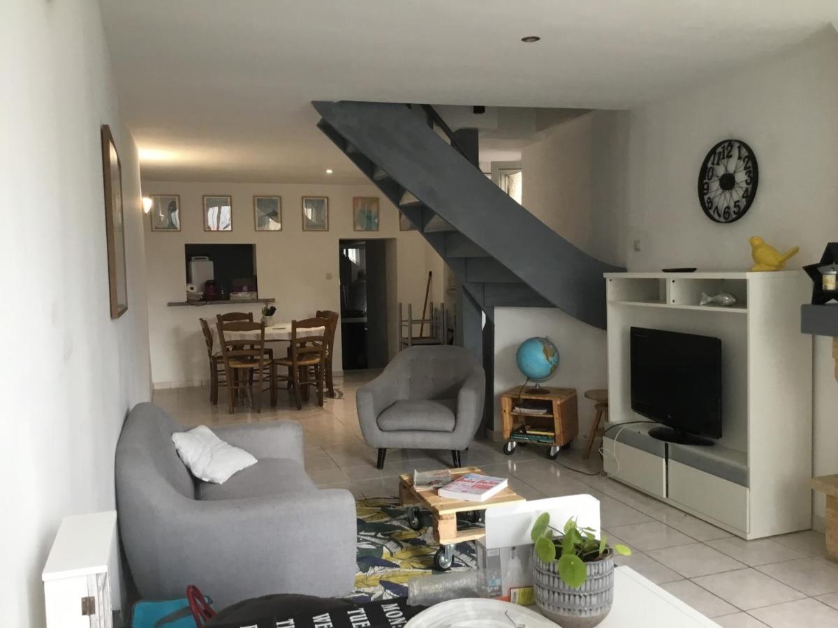 Maison de centre ville 4 à 6 personnes Precigne Exterior foto
